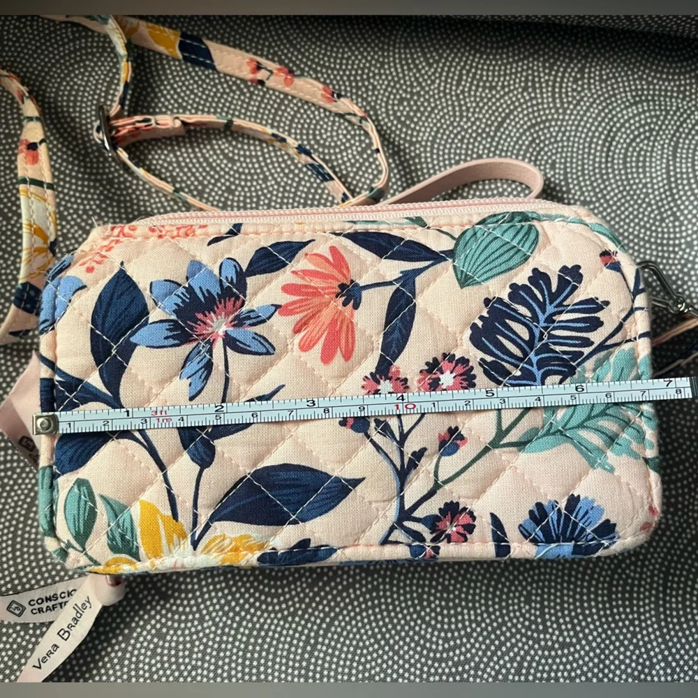 Vera Bradley Floral Print Wristlet Clutch *Make an Offer or Bundle*
